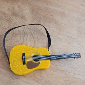 1/5$ 4/15$ 6/20$ Barbie Yellow Guitar Shaped Handbag